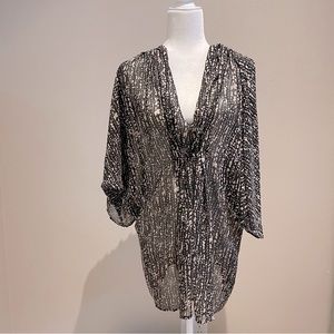 🌸 H&M Black and White Sheer Kimono Blouse Size 10